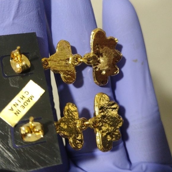 Women's Stylish Gold-tone Designed Green Color Stone Drop Dangle Earrings,1.5" - Picture 4 of 5